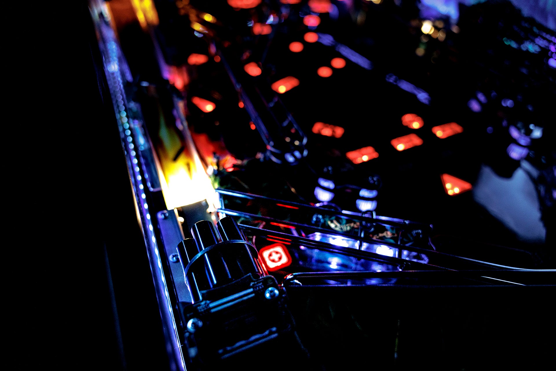 The Predator Trophy Edition Pinball Machine - SHIPPING NOW! - Nitro Pinball Sales