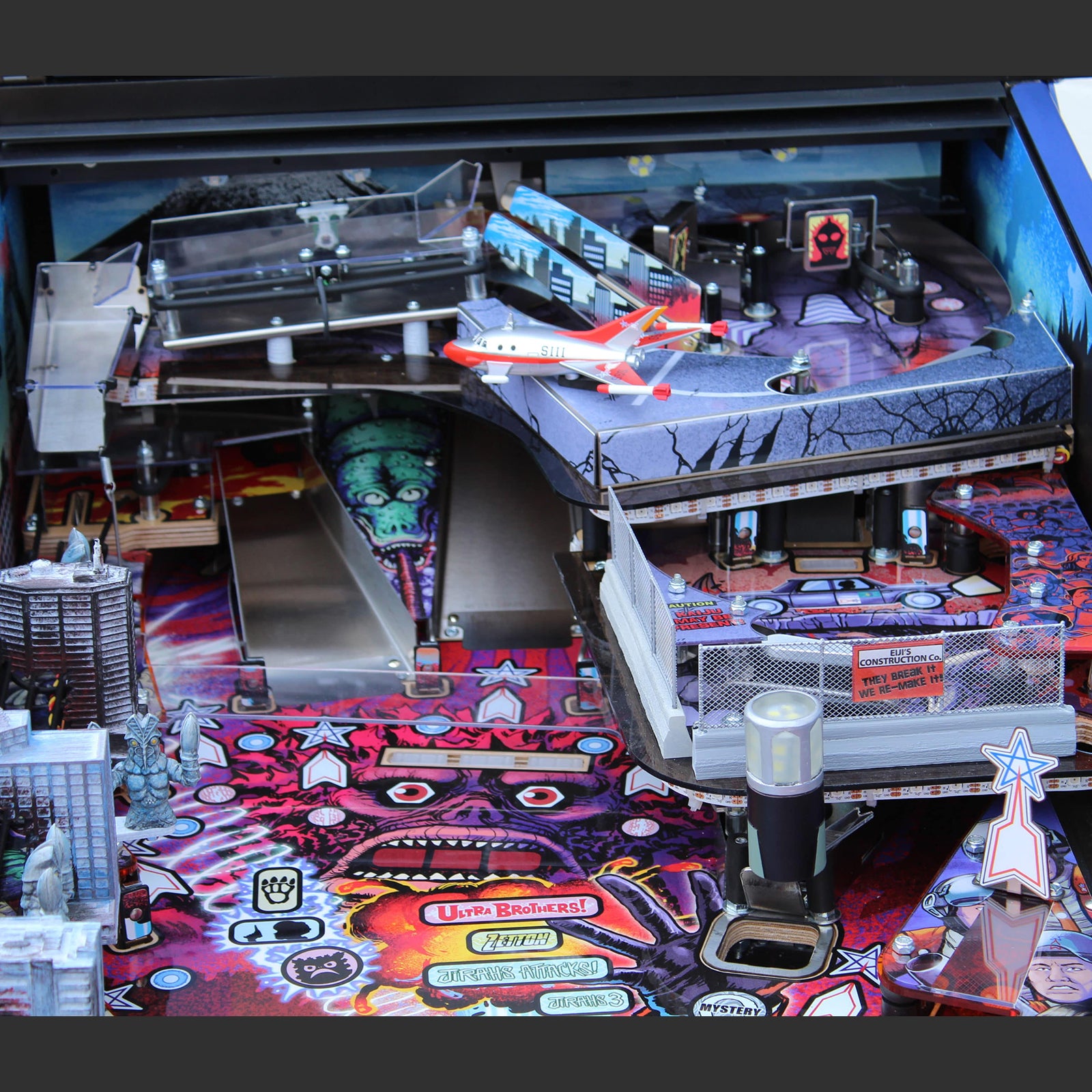 Nitro Pinball Sales Canada UltraMan Collector's Edition Spooky Pinball Machine