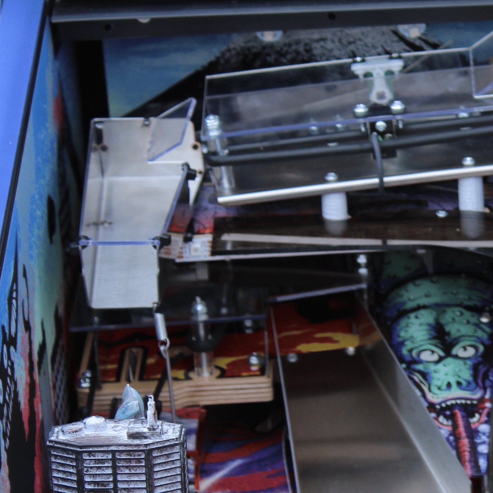 Nitro Pinball Sales Canada UltraMan Collector's Edition Spooky Pinball Machine